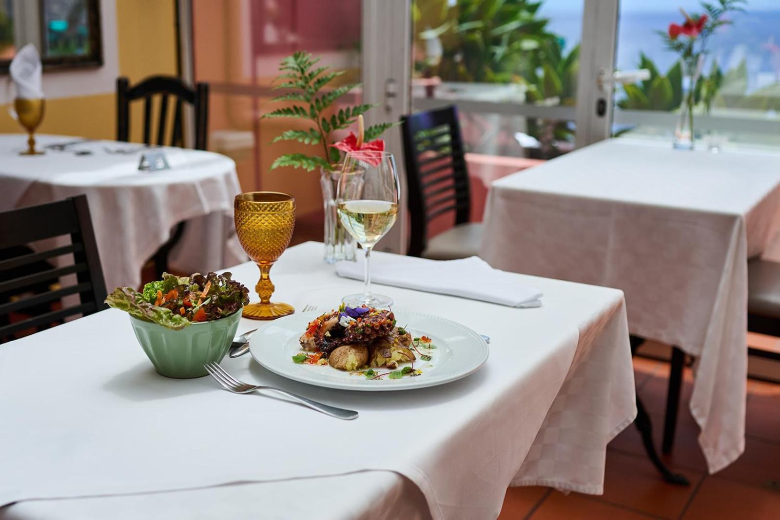 Inn & Art Madeira Caniço Екстериор снимка