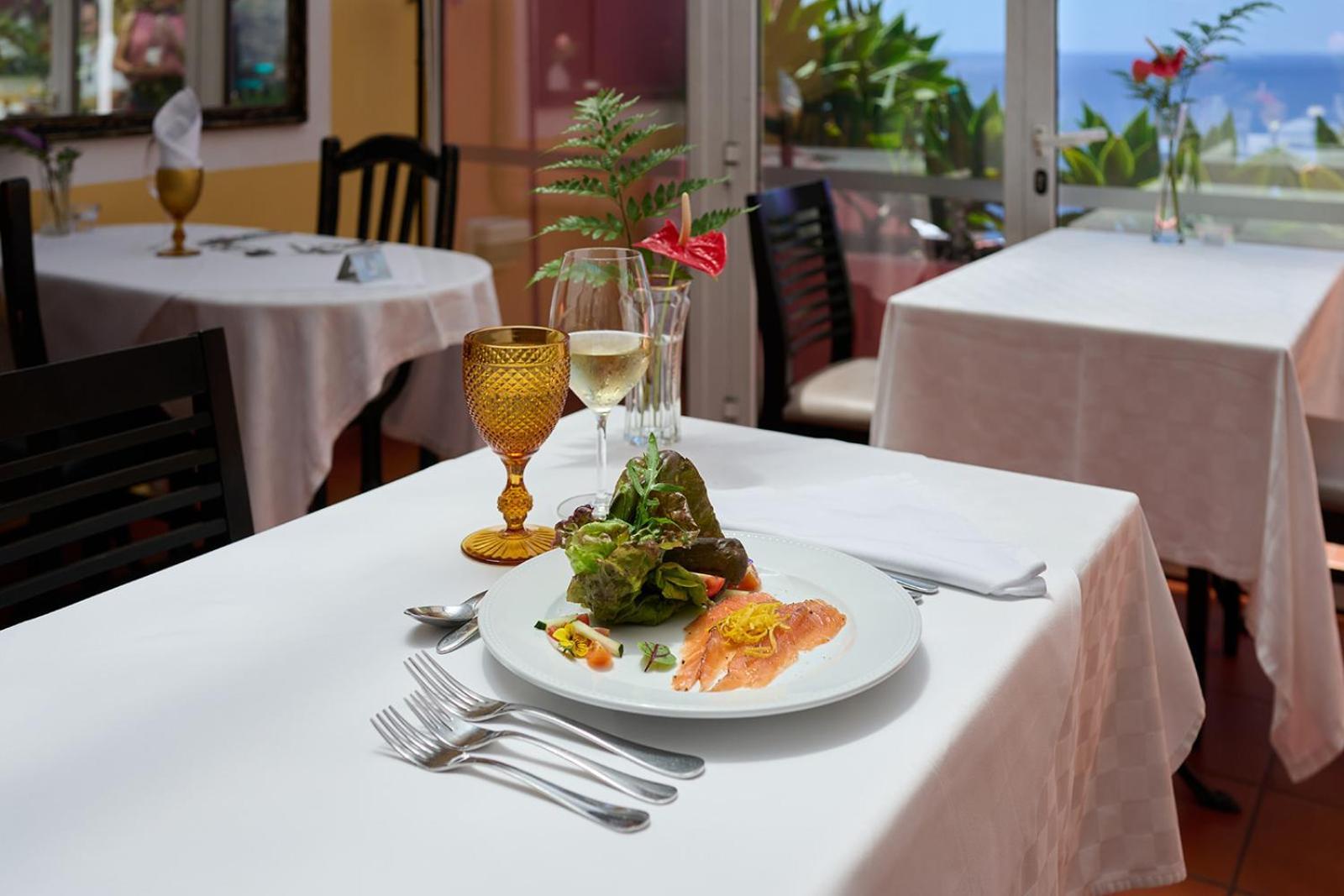 Inn & Art Madeira Caniço Екстериор снимка